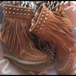 🌻MINNETONKA Fringe Ankle Boots🌻